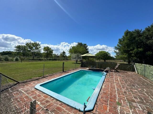 Piscina con cerca
