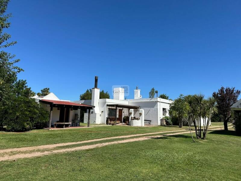 Casa principal y de húespedes